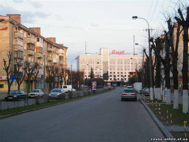 Улицы ровно. Город Ровно Украина проспект мира. Город Ровно сейчас. Улица Ленина города Ровно Украина. Г Ровно Украина ул Советская.